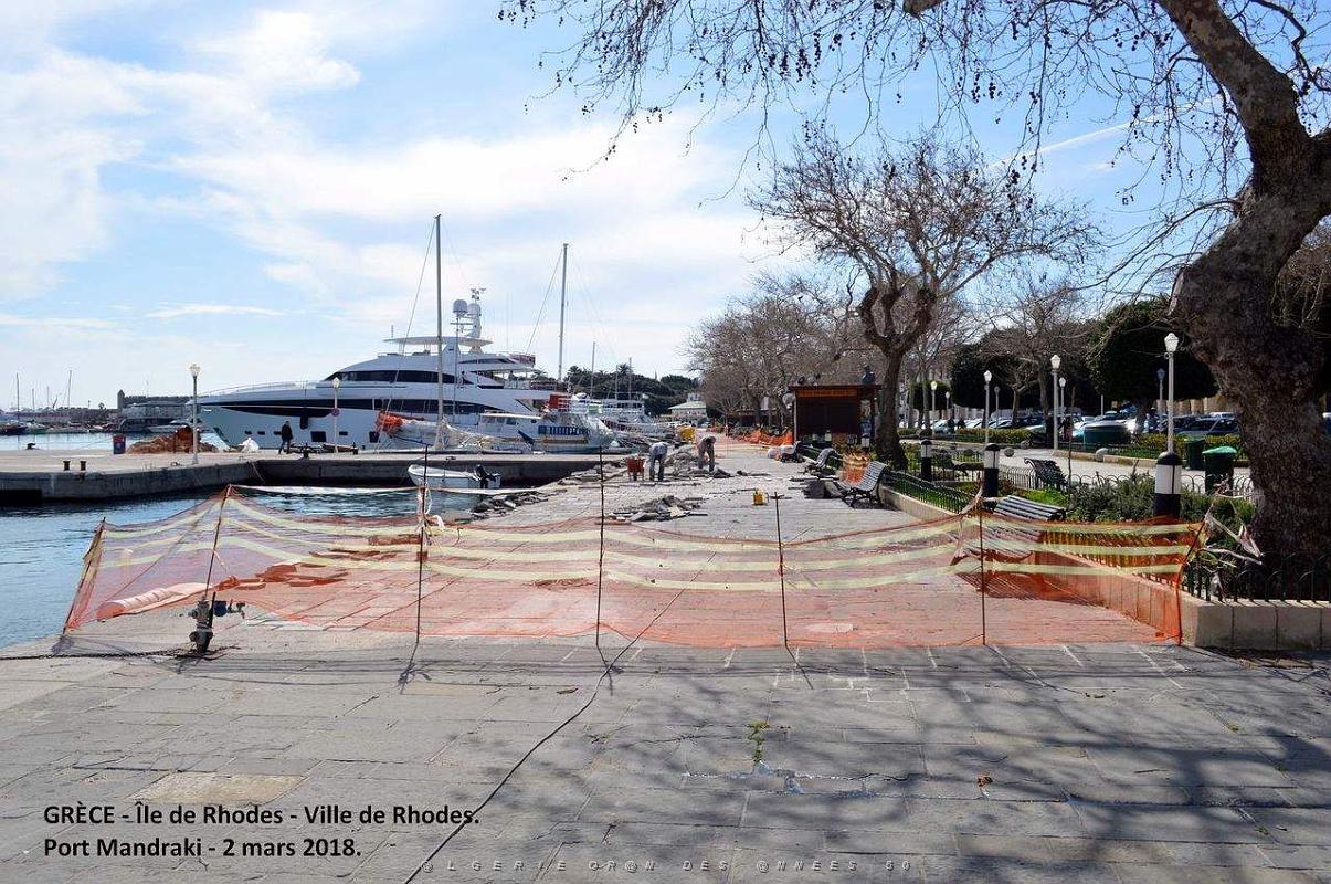 038- Rhodes ville et port d'honneur.JPG